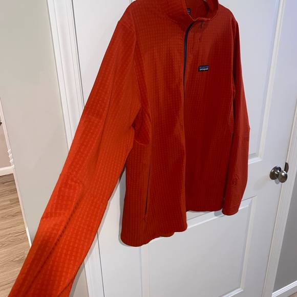 Patagonia R1 tech-face jacket - Picture 3 of 5